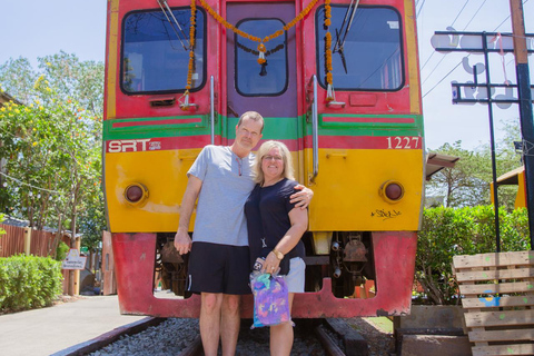 Bangkok:Floating Market & Maeklong Train Market Premium Tour