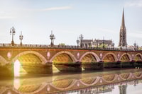 Bordeaux, passeggiata per Insta-perfetta con un locale - Housity