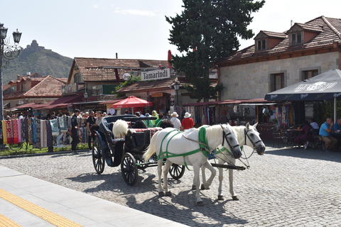 Tbilisi: 4-Day Georgia and Armenia Tour with Guide