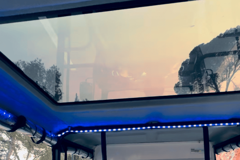 Málaga: Tour in einem bequemen, modernen, umweltfreundlichen und solidarischen Elektro-Tuk-Tuk.TOUR EXPRESS: 35-40 Minuten entlang der Küste und zum Aussichtspunkt Gibralfaro