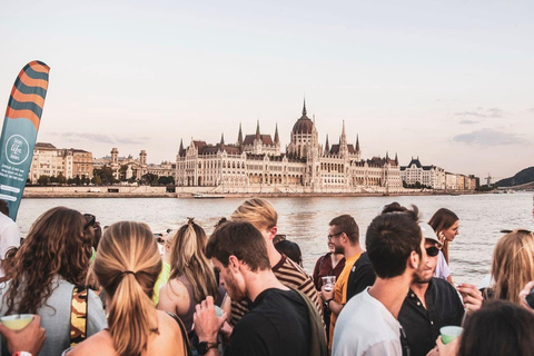Budapest: Lotus-Schiffsfahrt mit unbegrenzten GetränkenFloating Lotus - Nachtkreuzfahrt mit unbegrenzten Getränken