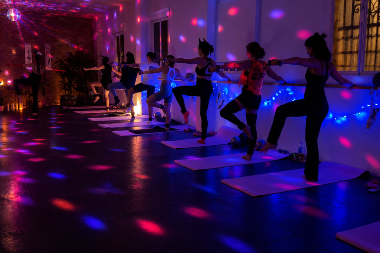 Valencia: Barre Disco, a barre class with music from the 80s and 90s