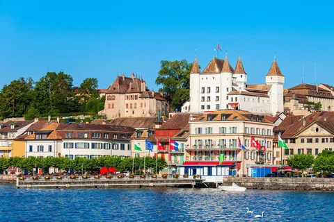 De Genève Nyon Château de Prangins Jardin Restaurant En E-Bike