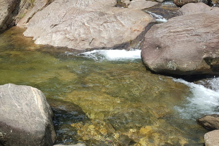 纳克尔斯峰探险和希洛亚村露营 2 日游