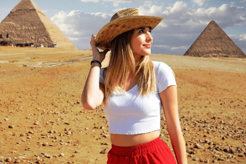 Pyramides, Sakkara et Memphis - Visite privée avec déjeunerVisite privée avec guide, transfert et déjeuner, à l&#039;exclusion des droits d&#039;entrée.