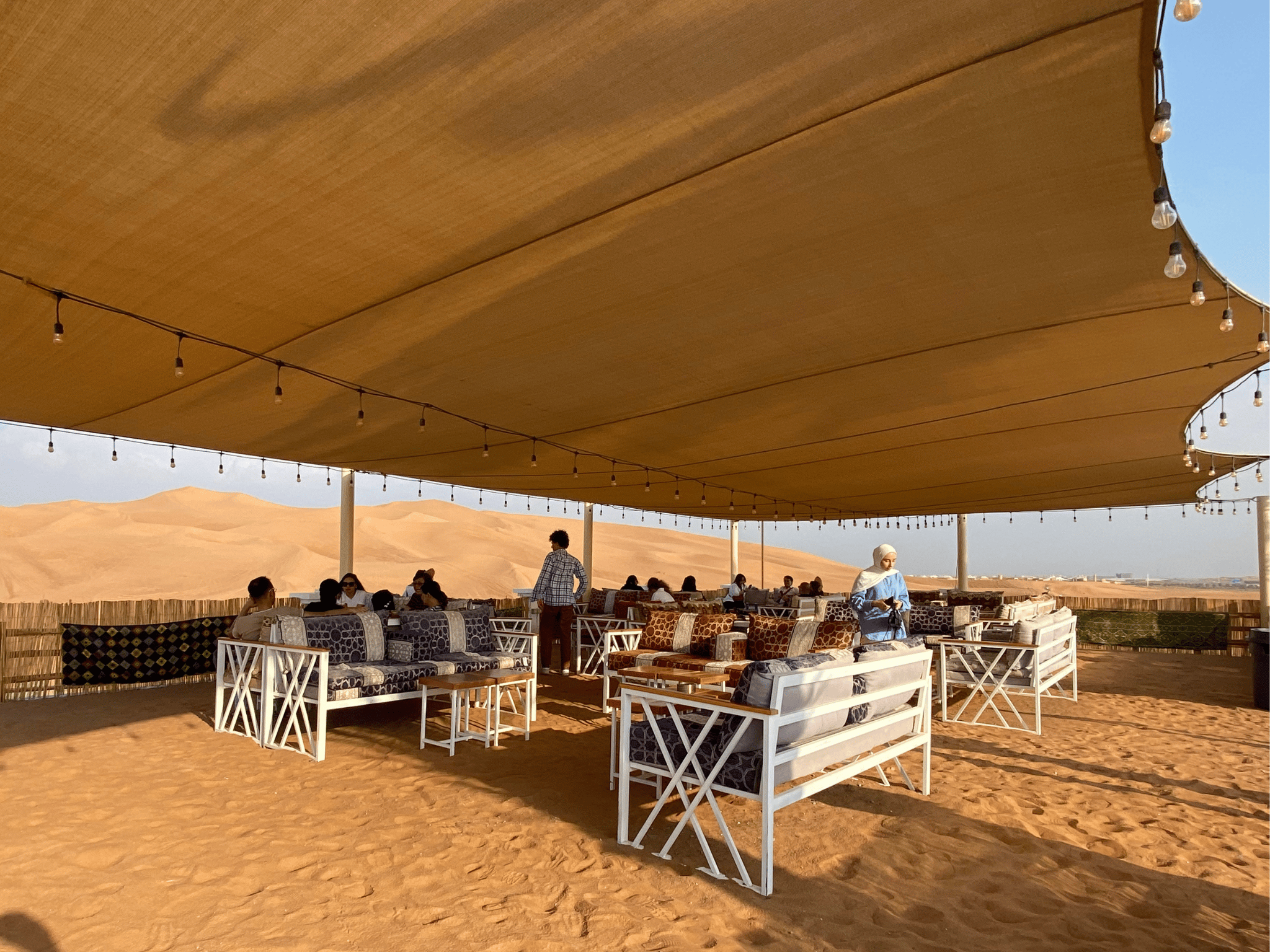 Dubai: Private Wüstenbuggy Tour, Kamelritt & Sandboarding