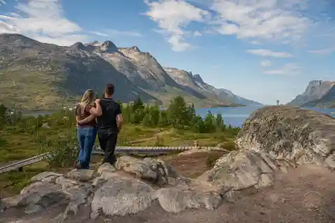 From Tromsø: Arctic Roadtrip: fjords tour with scenic picnic
