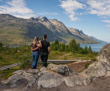 From Tromsø: Arctic Roadtrip: fjords tour with scenic picnic