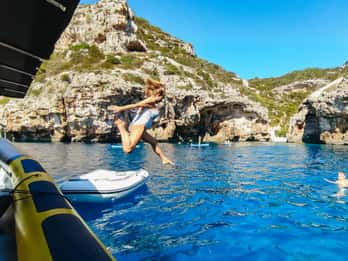 From Split: Blue Cave & 5 Islands with Vis & Hvar Boat Tour