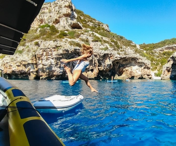 From Split: Blue Cave & 5 Islands with Vis & Hvar Boat Tour