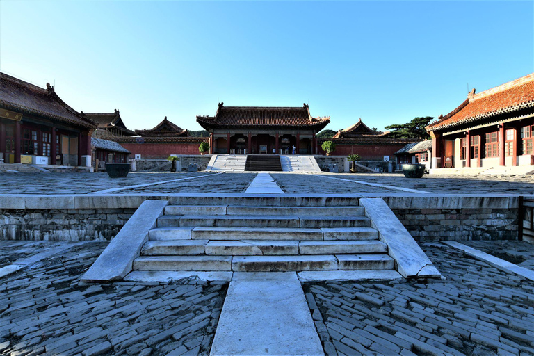 En dags östra Qing Tomb Tour med Peking engelska förare