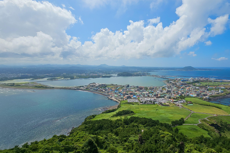 Jeju: 2-Day Island Highlights East & South-West Bus Tour