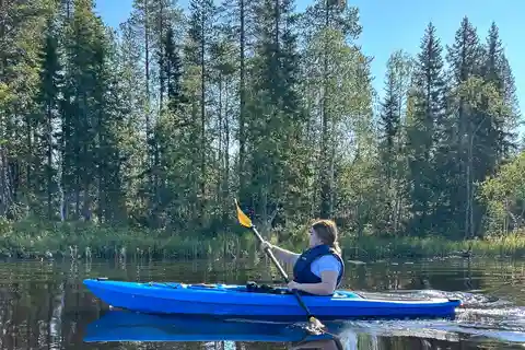 Rovaniemi: Aventura guiada en kayak por zonas salvajes