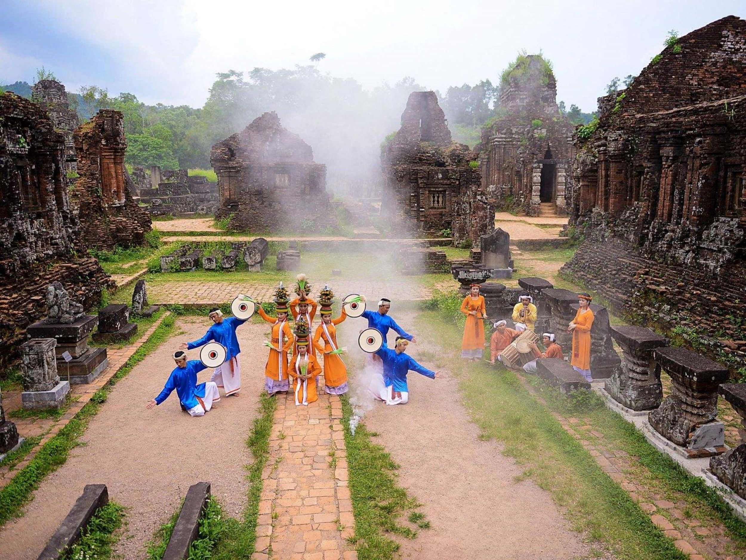 Hoi An: My Son Holy Land Sunset Tour und geführte Bootstour