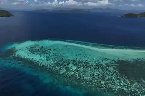 El Nido, Sibaltan: Private Snorkeling & Secret Islands Tour