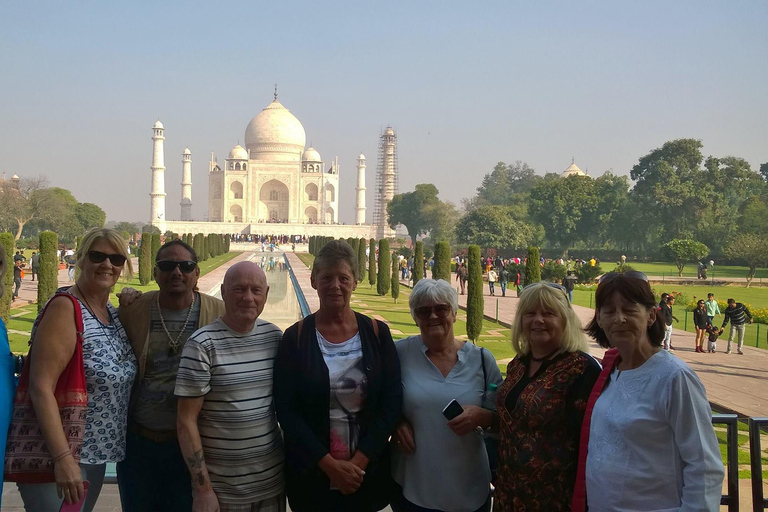 Tour guidato di gruppo ad Agra in giornata da DelhiInizio del tour dal punto di incontro