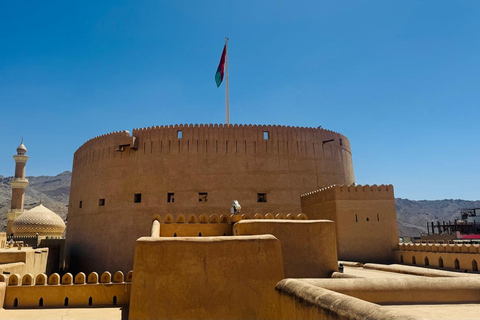 Muscat: Nizwa & Birkat Al Mouz Private Full Day Tour