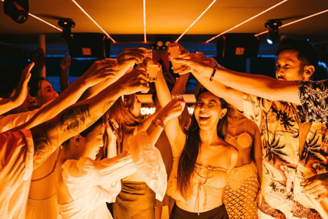 Pattaya: Festa do Pôr do Sol em Iate nas 3 Ilhas com DJ ao Vivo e BuffetPattaya: Festa ao pôr do sol em iate pelas 3 ilhas com DJ ao vivo e buffet