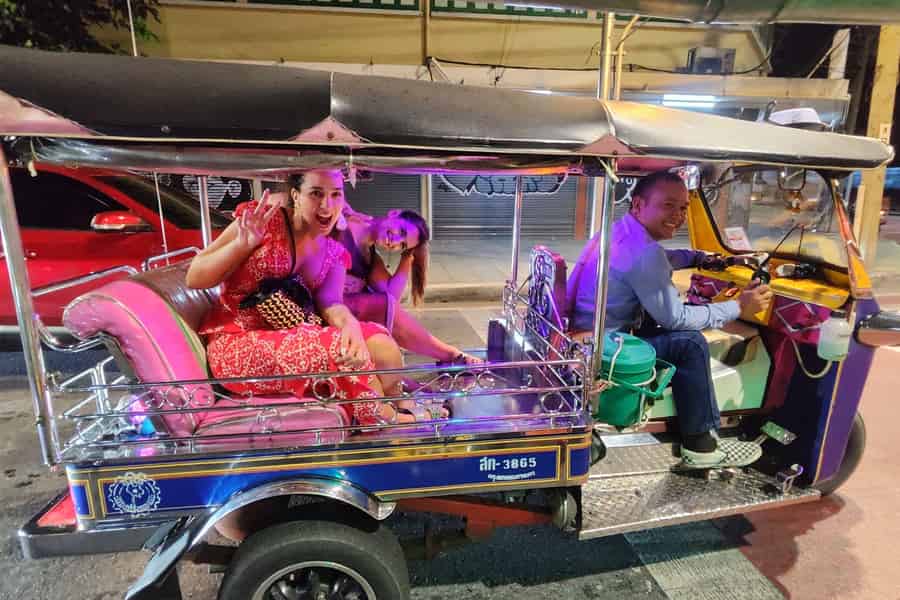 Bangkok Tuk Tuk Tour mit Abholung vom Hotel und Abendessen. Foto: GetYourGuide