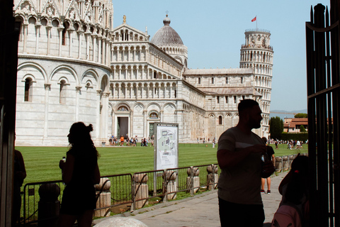 From Livorno: Bus Transfer to the Leaning Tower of Pisa 12 PM Transfer with Leaning Tower Tickets