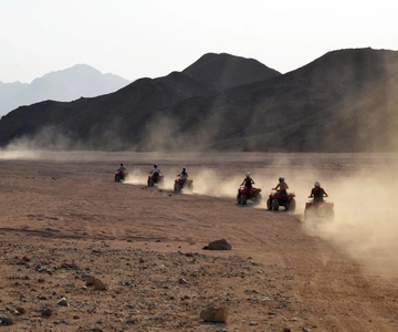 Hurghada: Quad-, Buggy- und Kamelritt & Beduinendorf