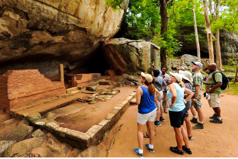 De Negombo: Pedra Sigiriya e cidade antiga de PolonnaruwaFom Negombo: Sigiriya Rock e antiga cidade de Polonnaruwa