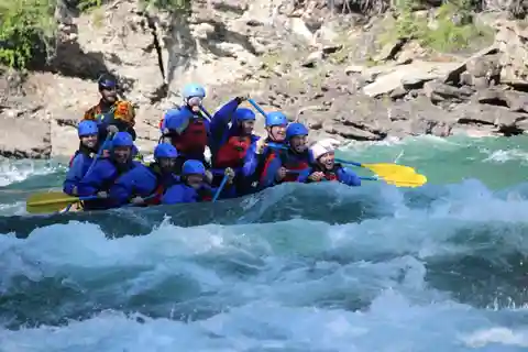 Banff: Morning Whitewater Rafting Tour in Horseshoe Canyon