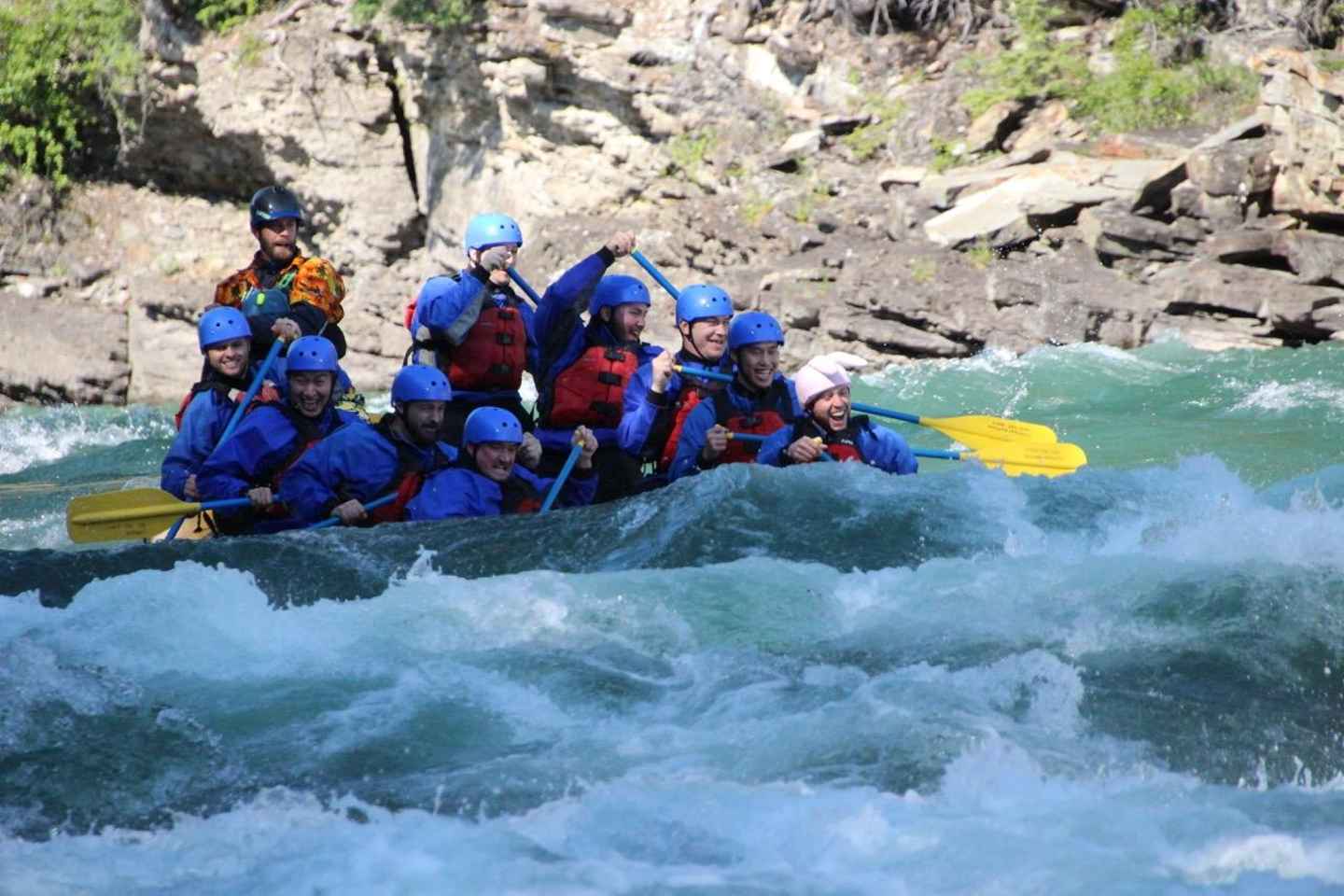 rafting in banff | embark on whitewater rafting tour in horseshoe canyon