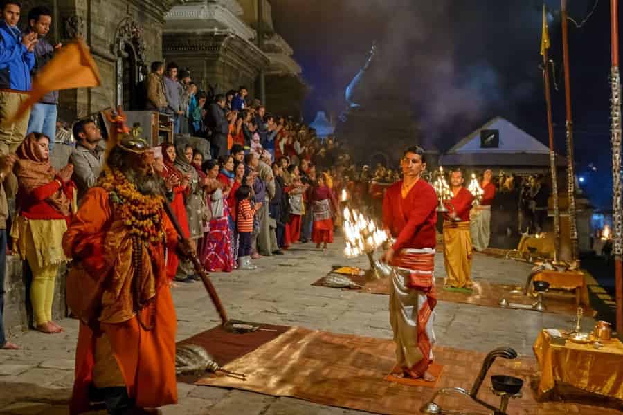 Kathmandu: Pashupatinath Temple Evening Aarati Tour. Foto: GetYourGuide