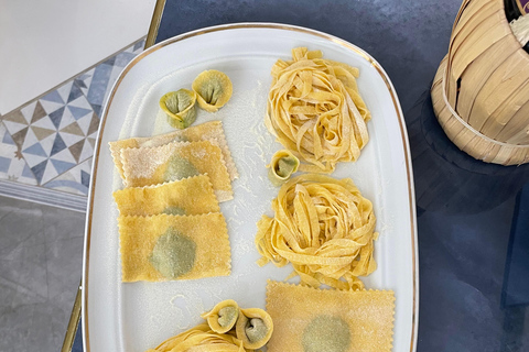 佛罗伦萨：意面制作课程，含晚餐、葡萄酒和... 唱歌！佛罗伦萨：意面制作课程，含晚餐、葡萄酒...还有歌唱！