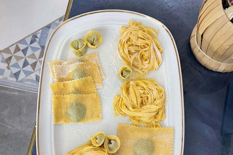 佛罗伦萨：意面制作课程，含晚餐、葡萄酒和... 唱歌！佛罗伦萨：意面制作课程，含晚餐、葡萄酒...还有歌唱！