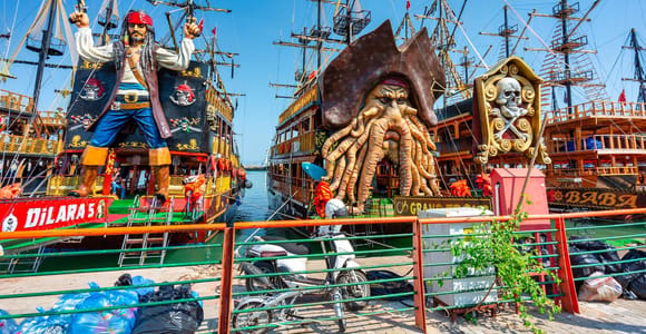 Alanya: Party Pirate Boat Trip w/Meal, Drinks, Pickup Option