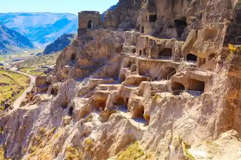 Vardzia. Lago Paravani, Khertvisi e castello di Lomsia, Rabati