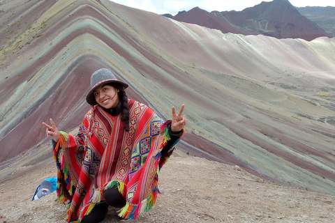 Cuzco: Rainbow Mountain Adventure &amp; Red Valley med guide och måltider inkluderade