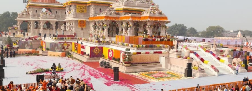 Depuis Lucknow : Visite privée d'Ayodhya avec déjeuner et tour en bateau.