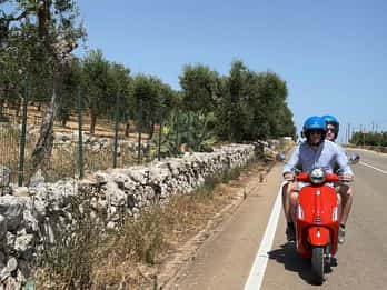 Puglia Vespa Tour: odwiedź Polignano a Mare, Conversano i Monopoli