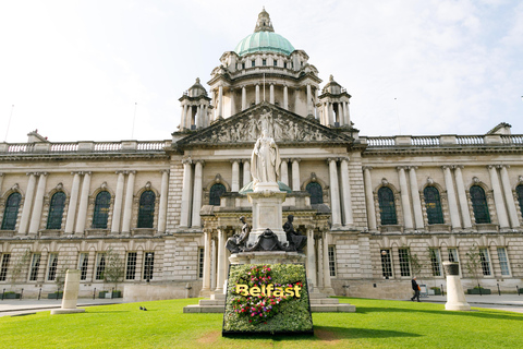 Belfast: Tour a pie por la ciudad y juego de exploraciónBelfast: recorrido a pie por la ciudad y juego de exploración