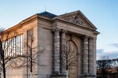 Zugang zum Musée de l'Orangerie mit Seine-Flusskreuzfahrt