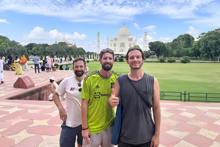 Agra: tour di 1 giorno con accesso rapido al Taj Mahal, al Forte di Agra e a FatehpurTour con auto privata climatizzata, autista e guida (biglietti esclusi)