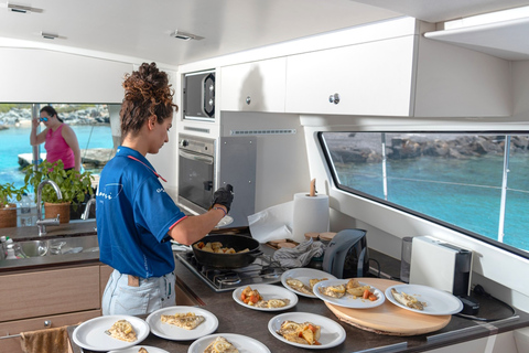 Heraklion: catamarancruise van een hele dag met maaltijd en drankjes