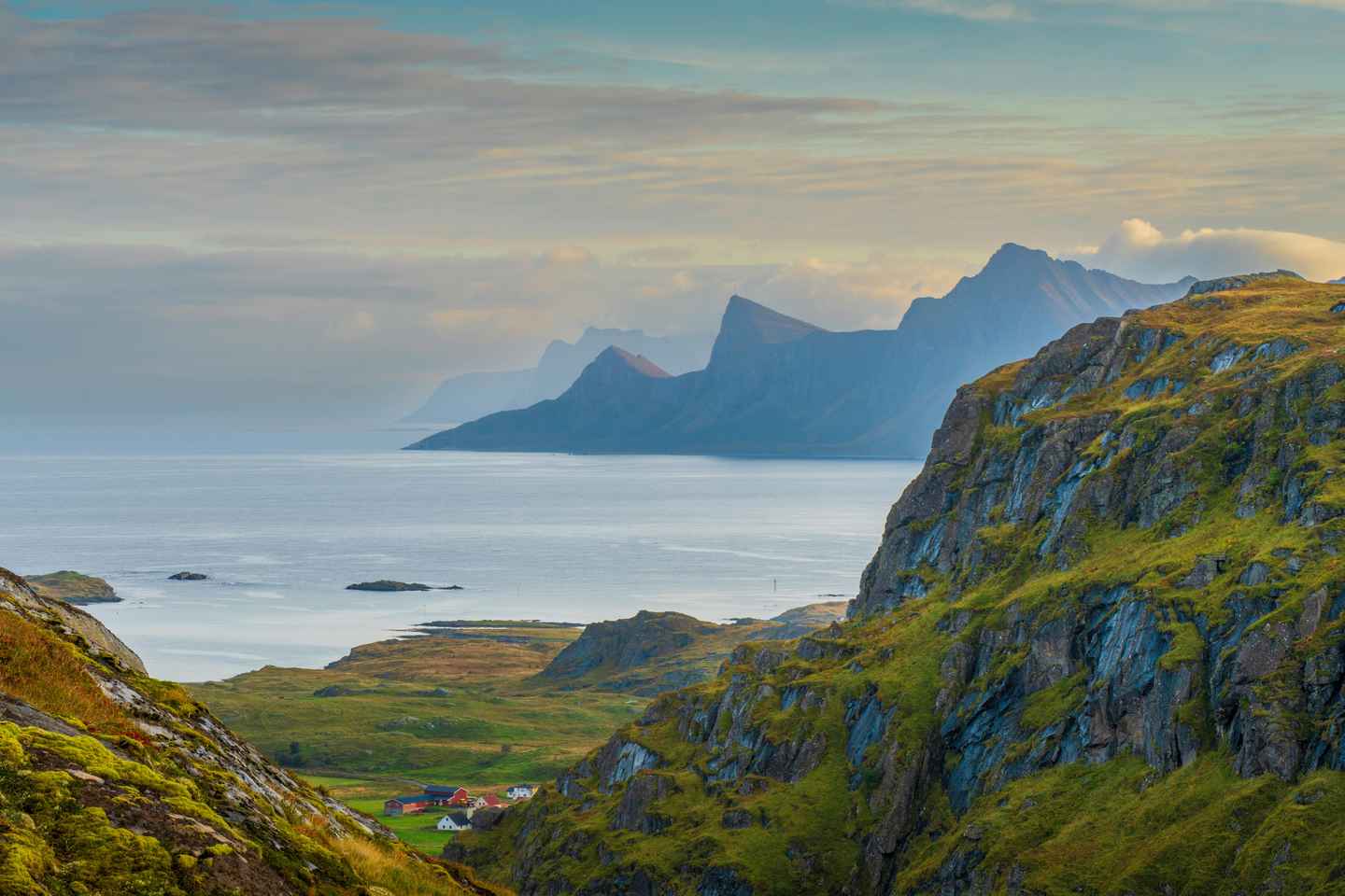 "Hiking in the Lofoten Islands – Guided in French"