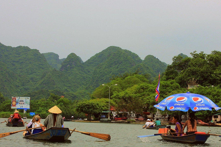 Hanoi: Perfume Pagoda, Huong Tich Cave & Boat Tour Group Tour