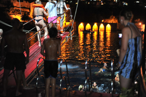 Alanya: Sunset Pirate Boat Tour with Dinner & Foam Party All-Inclusive: Dinner & Unlimited Drinks (Transfer Included)