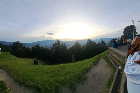 Medellin: Tour de miradores, zona de selfies, aventura y cena incluida