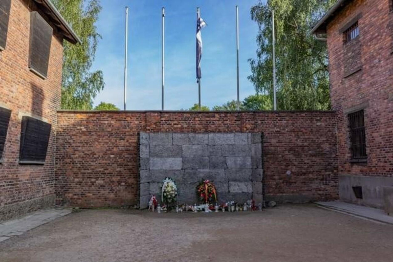 Från Krakow: Transport tur och retur till Auschwitz BirkenauSjälvstyrd guidad tur med broschyr på engelska