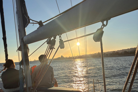 Sunset aboard a sailboat in Lisbon! Sunset aboard a sailing boat in Lisbon!