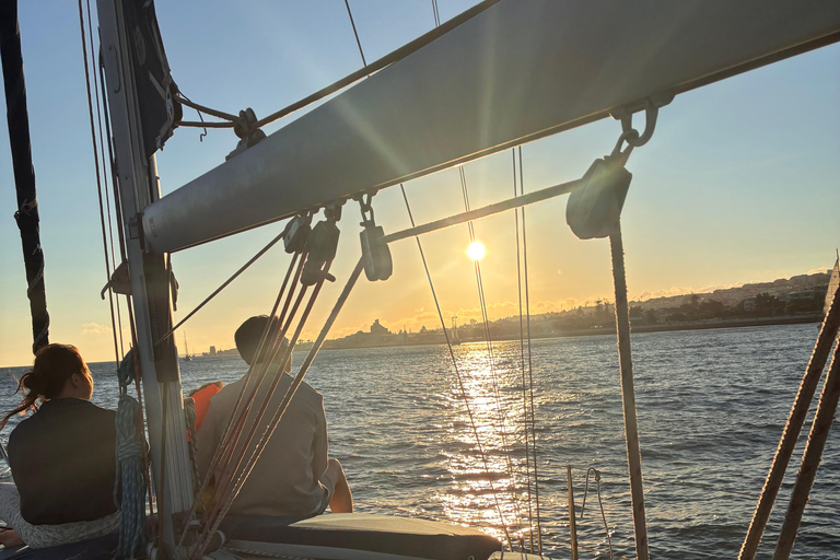 Sunset aboard a sailboat in Lisbon! Sunset aboard a sailing boat in Lisbon!