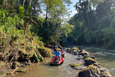 Bali: Viaje en ATV por la Cara del Gorila de Ubud y Rafting en Ayung con ComidaATV tándem con camioneta