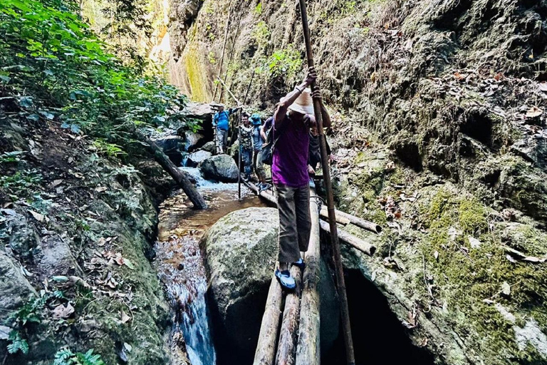 Chiang Mai : Randonnée d'une journée à Doi Saket - Itinéraire non touristiqueChiang Mai : Randonnée d'une journée à Doi Saket - Itinéraire non touristique.