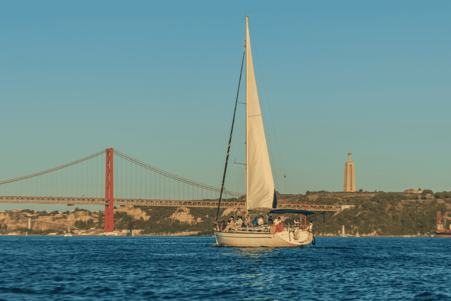 Lisbon: Sunset Sailing Boat Tour with Drinks